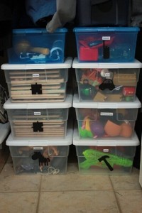 Como-organizar-brinquedos-em-caixas-com-etiquetas